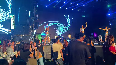 ဒီညတော့လူတွေအများကြီးနဲ့ ဝဲလည်လည်ပါပဲ🥰😍 အများကြီးလာရောက်အားပေးကြလို့ကျေးဇူးအထူးပါ😍🩷 ⚫DJ @yuriko7007  ❤️ #fypシ゚ #thesquare #thesquarebar #dj #viewတွေရှယ်ကျ 