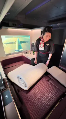 The First Class Transition  #flight #japanairlines #traveling #firstclass #plane 