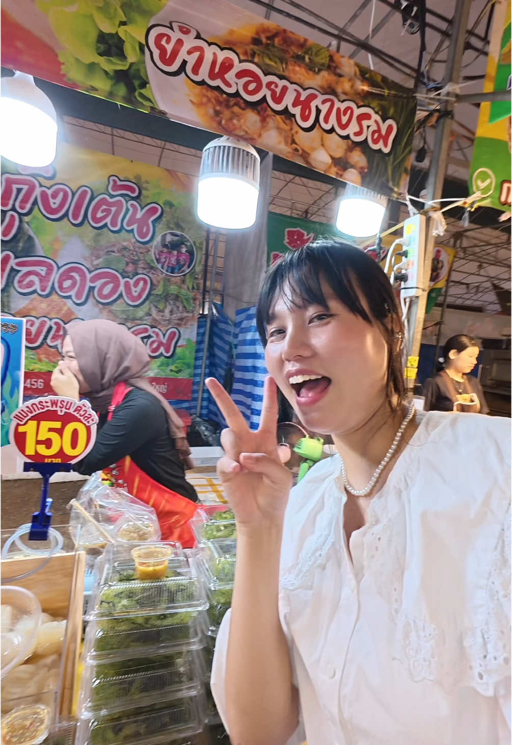 🔥🌶️กินแมงกระพุงหัวกระสุนครังแรกก! ของกินแซ่บหลายเด้อ คนขายน่ารักไม่ไหว้เด้อ#thailand#language  #meowmeow #อร่อยบอกต่อ#คนสวย#อาหารไทย #🇹🇭 