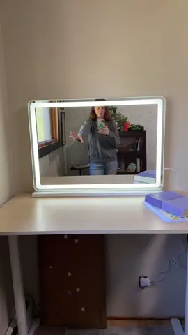 No more bad lighting while doing your makeup 💄✨ This LED vanity mirror has 3 color modes + adjustable brightness so you always get the perfect glow without spending $$$. 