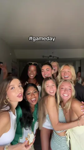Go bulls!! 🤘#usf #sorority #deltagamma @USF Delta Gamma 
