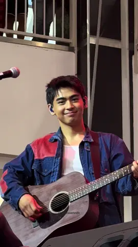 alam na alam ni boss kung sino nagpapa #ngiti sakin 😌  @RJ Cruz @TheJuans_BAND @The Juanistas #TheJuans #thejuans_rj #tawidalbum2025 #fyp 