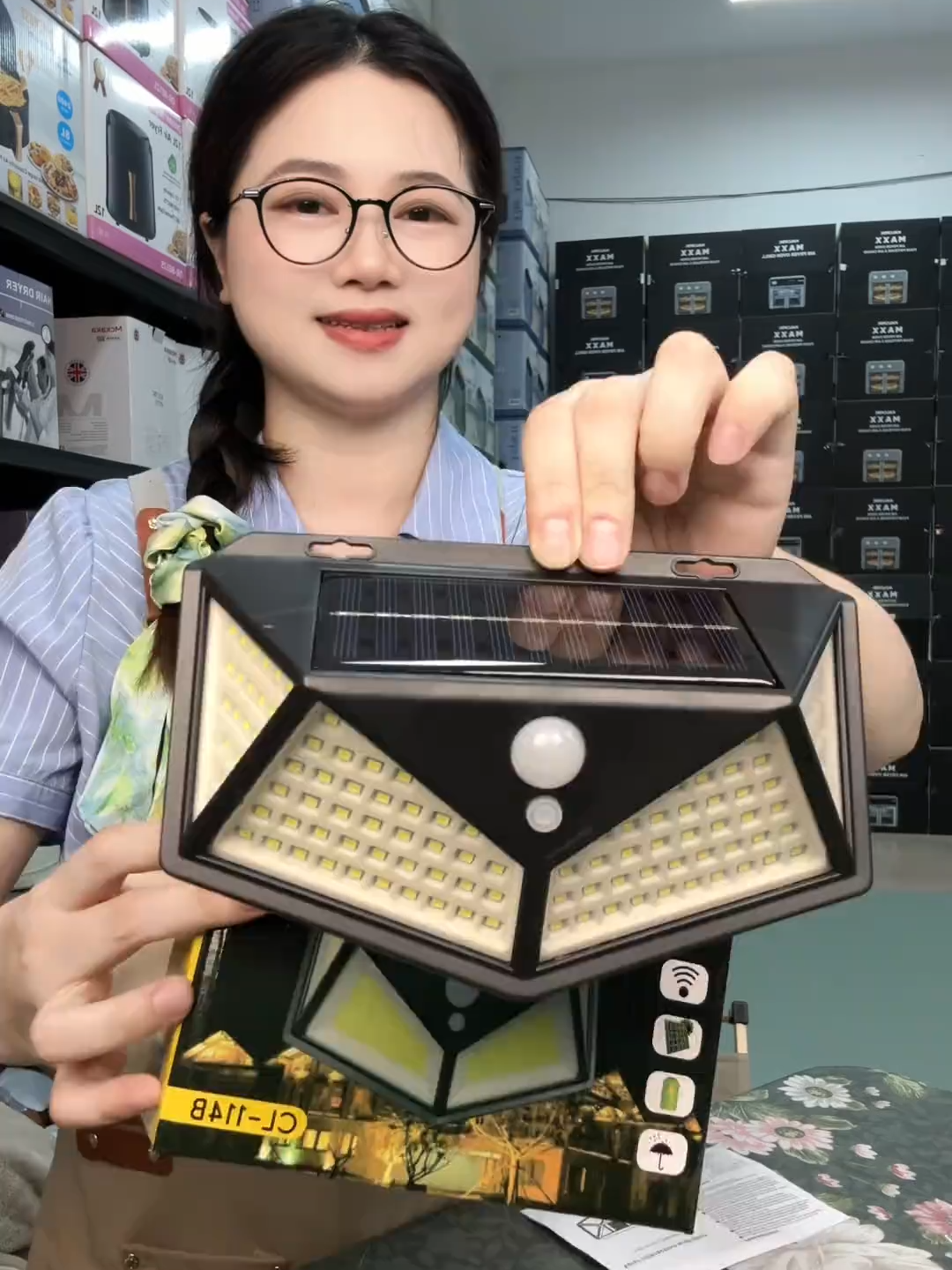 每人拍一个就好，四面发亮的太阳能庭院灯#太阳能灯 #外贸出口 #太阳能感应灯 #庭院灯 #户外灯