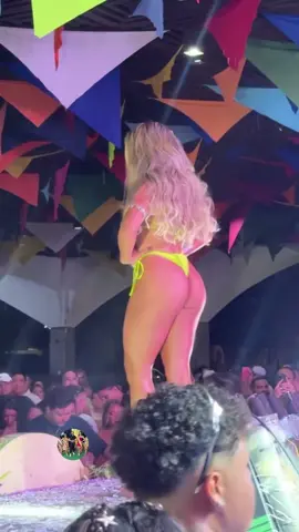 Na sua opinião quem merece o título a modelo Izaura de Paula ou Bruna Carvalho no concurso de beleza Verão da Ray 2025