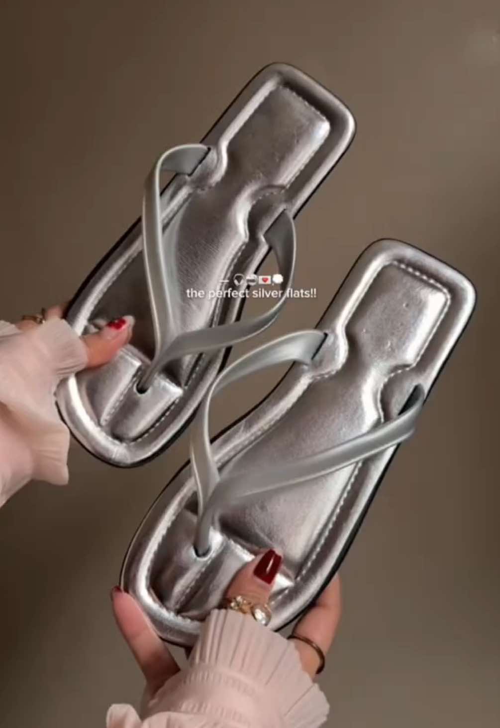 finally, the perfect silver slippers!! 💌💫 #flats #flatslippers #flatsandals #flatsandalstrends #flatsandalsforwomen 
