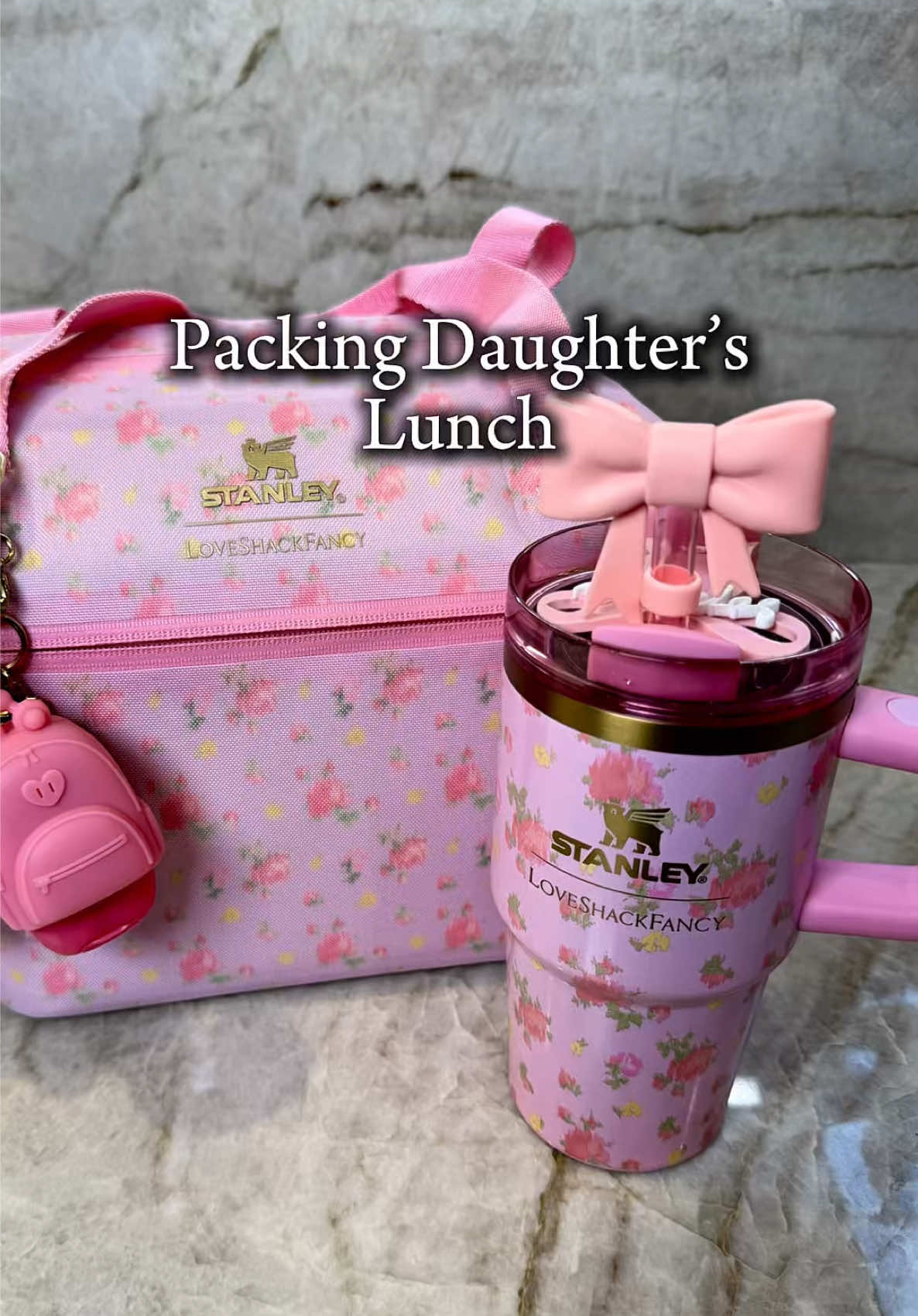 Packing a gourmet school lunch for my 6 year old daughter 🎀 #parentingtips #momlife #momtok #packinglunch #kitchenorganization 