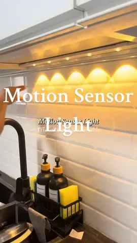 Nakakita ako ng motion sensor light na bagay na bagay sa kitchen ko. #motionsensorlight  #sensorlight  #kitchenlights  #rechargablelight  #cabinetlight 