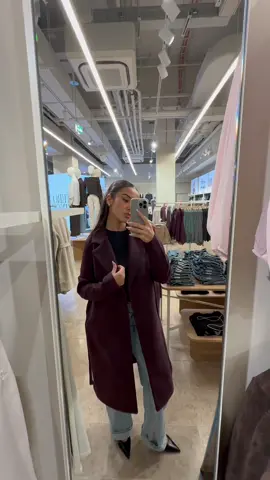 Limited offer 🤍 Get the perfect autumn coat for only 50€ until 24.09.2025 in selected stores. 🍂 Coat: VMFORTUNEAYA  #veromoda #fashiontiktok #autumn #coat #fyp 