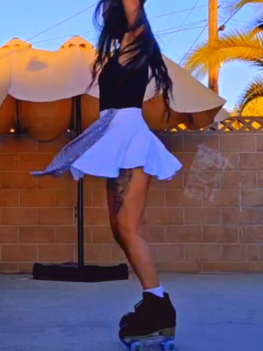My love is FRAGILE💃🏻🎶💃🏻💝💔❤️‍🔥😈 Skate LIFE.🛼🛼 #marisgsoto #rollerskatersoftiktok #rollerskater #danceskate #skatedance 