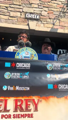 I was honored to watch Ramon Ayala receive a plaque from mayor Brandon Johnson 🇲🇽🇲🇽🇲🇽#vivamexico#chicago#2025 #vivaramonayala🇲🇽🇲🇽