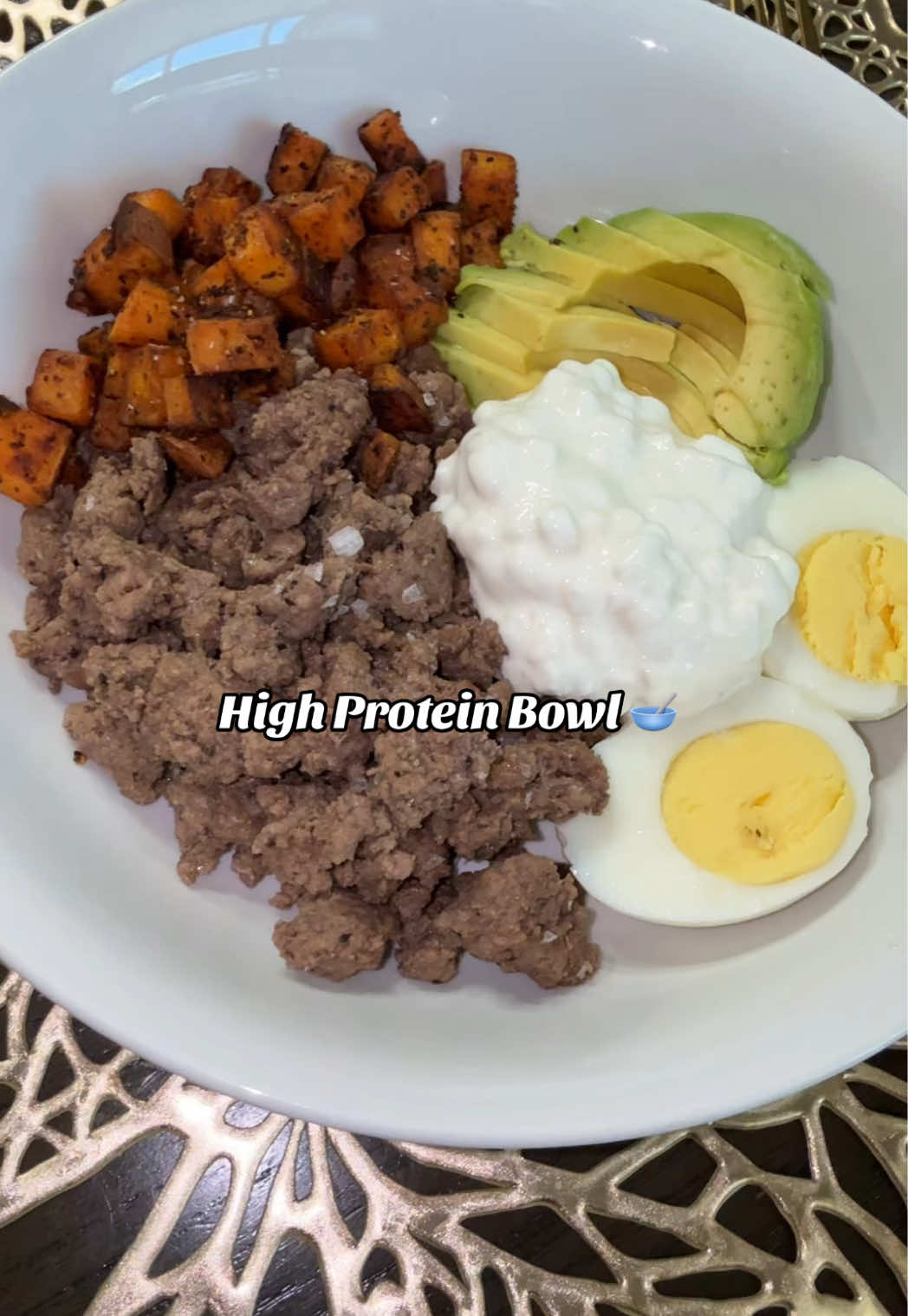 This is also great for meal prep 😋 What’s your go-to healthy dish?  #highprotein #proteinbowl #wegotfoodathome #cleaneating #healthyrecipes 