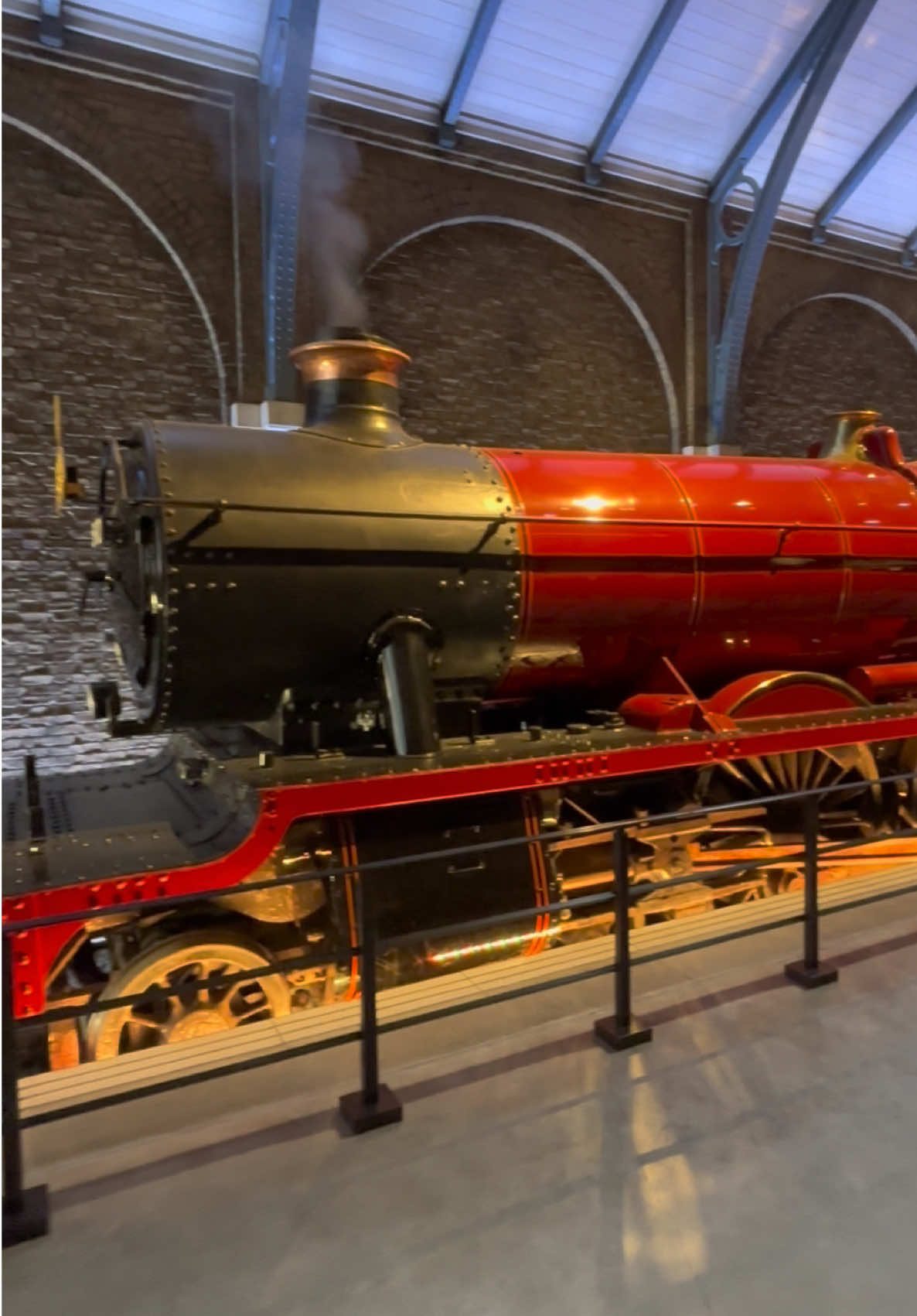 Seguimos en el recorrido por el Warner Bros. Studio Tour. The making of Harry Potter y ahora nos subimos al ¡¡Hogwarts Express!! #mexicanoenjapon #japon #japanculture #harrypotter #hogwarts  