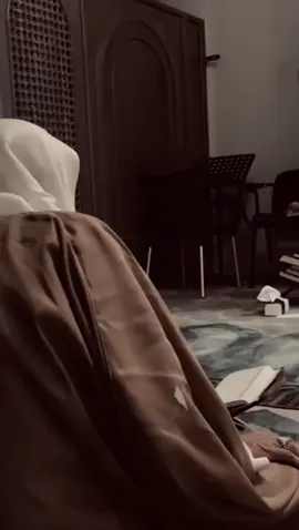 - ياسَيِّدي فَكَيْفَ بِي وَأَنَاْ عَبْدُكَ الضَّعِيفُ الذَّلِيلُ -     #عبدالحي_قمبر #دعاء_كميل 