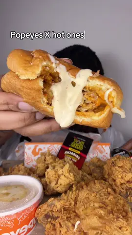 @Popeyes this is the best collab to date 20/10 #popeyes #chicken #mukbang #asmreating #Foodie #fyp 