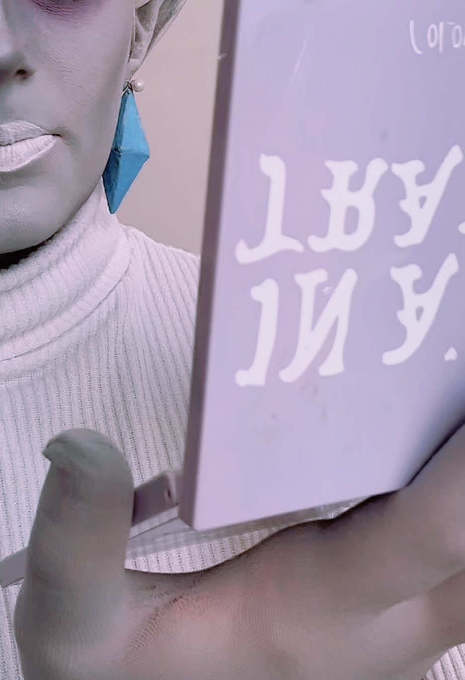 if you're not link... keep scrolling😉  #ghirahim #ghirahimcosplay #cosplay #legendofzelda #legendofzeldacosplay 