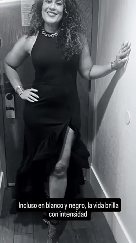 #blackandwhite #dress #beauty #belleza #latina 