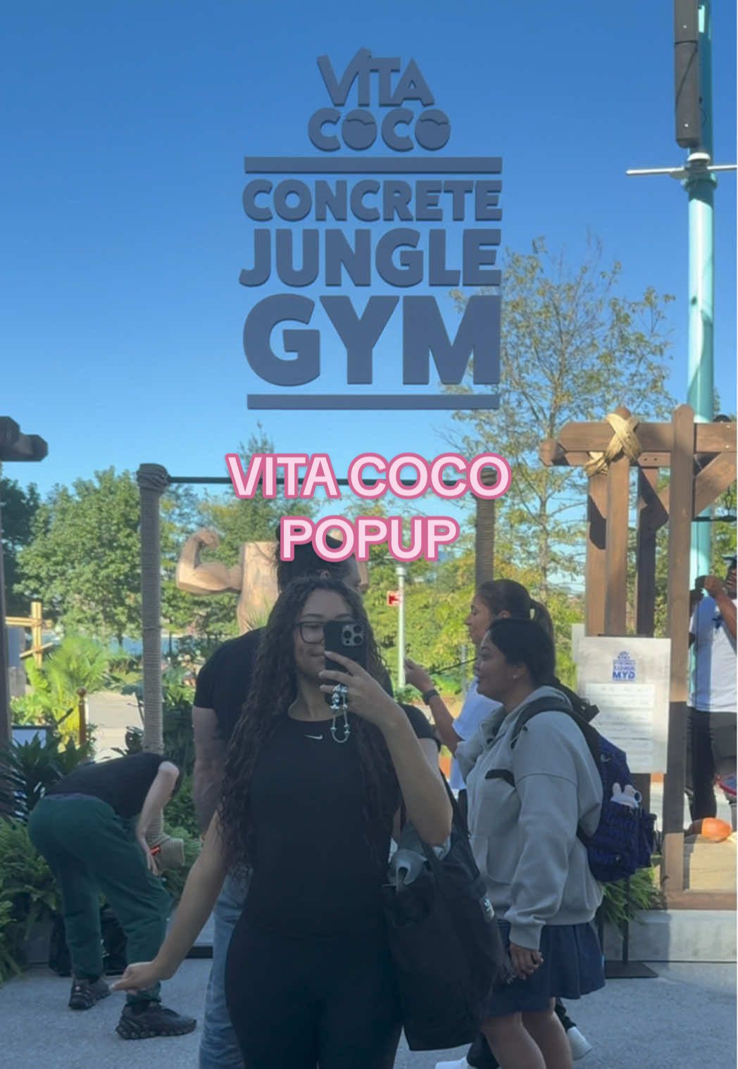 free workout in the middle of a park in nyc?? ✅ @Vita Coco #nycforfree #nycevents #nycthingstodo #nycpopup #nycfitness #workout 