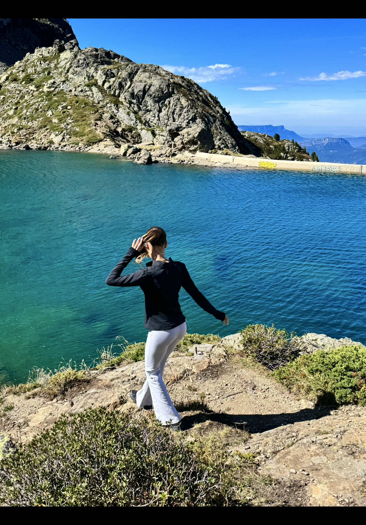 - @ammelova | 👻kainazer #lacducrozet #randonnee 