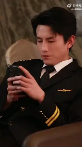 นี่ไงกัปตันที่หล่อที่สุดในโลก 😀😀😀😆😆😆😆😆😆😆 เรื่องนี้ดีมากแอดดูหลายรอบแล้ว คุณลุง..เออไม่ใช่ พี่พระเอกหล่อมาก  “สายการบินลิขิตรัก” #liuxiaoxu刘萧旭 #liuxiaoxu #มินิซีรีส์จีน #มินิซีรีย์ #ฟิดดดシ 