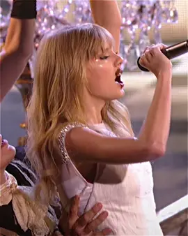 outfit change ate #taylorswift 