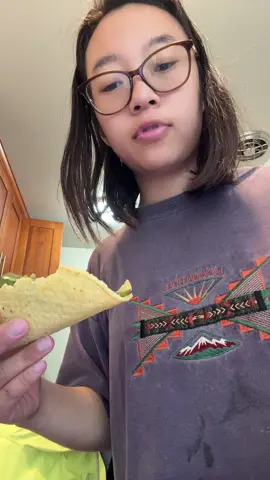 I made breakfast tacos and it’s really good. I think I slayedddd #breakfasttacos #vegetarianbreakfasttacos #ithinkislayed #Foodie #breakfasttacosmukbang 