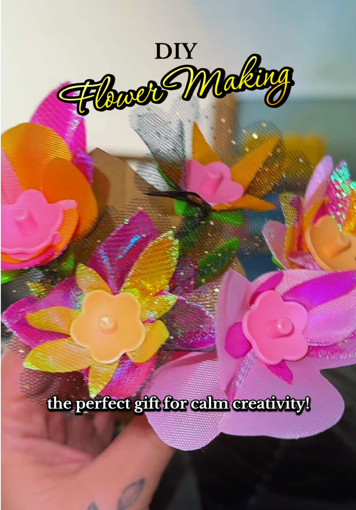 My 5 year old daughter is in love with this and it truly keeps her busy for so long! She’s always loved picking flowers for me so this is just perfect. 💐 #flowertoy #christmasgiftideas #kidstoy #craft #girlythings 