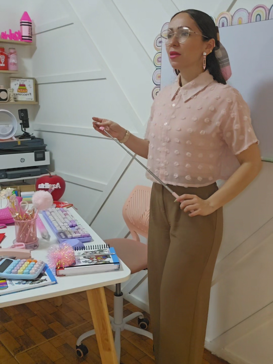 Se sueltan como chorro de agua 😅 #humordocente #MissAzalhia #docencia #maestra #viral 