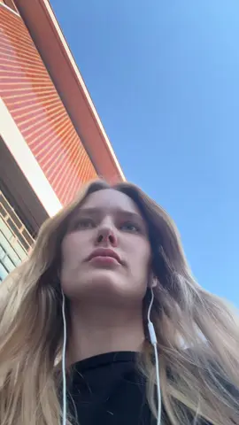 fresh off the flight in milano 💋