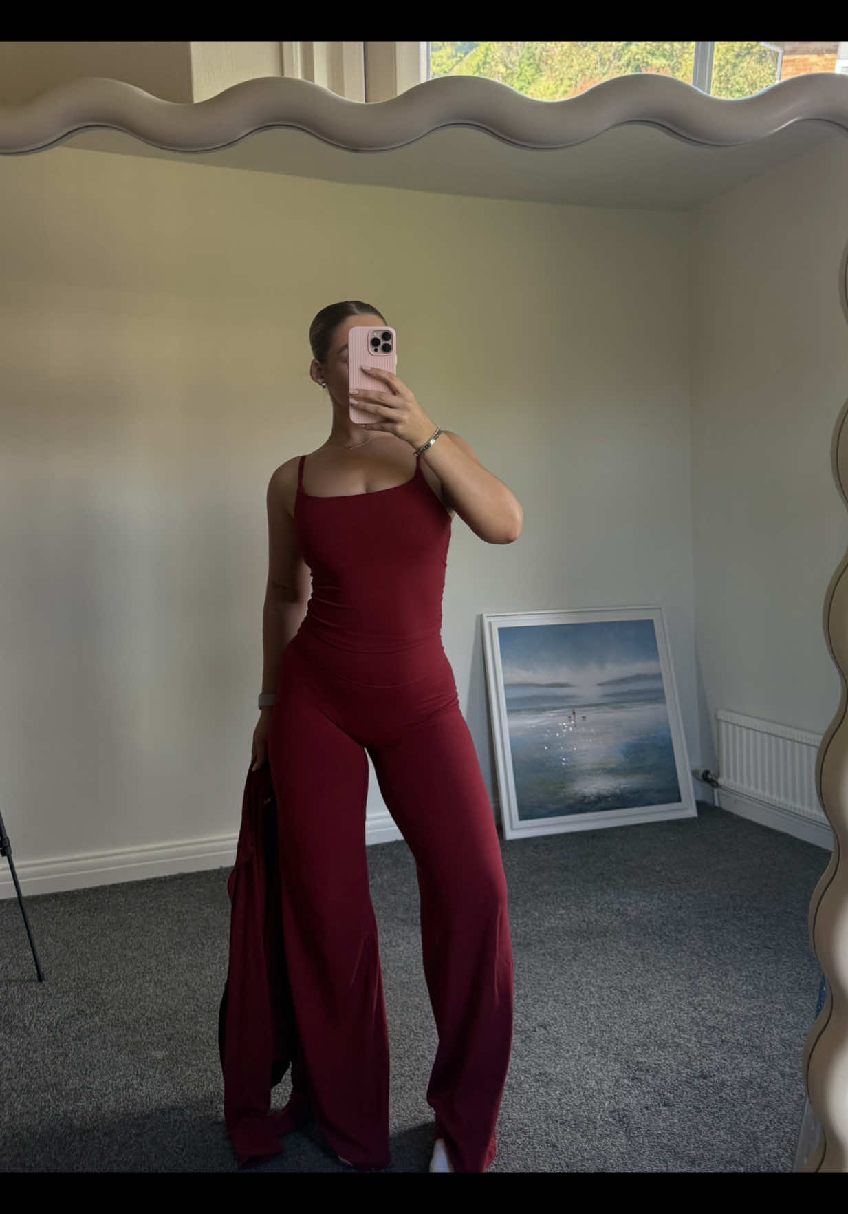 what a dreamy colour ☁️🍒 full ruby red soft motion fit, only the jacket is currently in stock out of this fit , however so much many more ruby red items are in stock😍 @Oner Active @KrissyCela #communitycampaign #oneractive #softmotion #OOTD #Lifestyle 