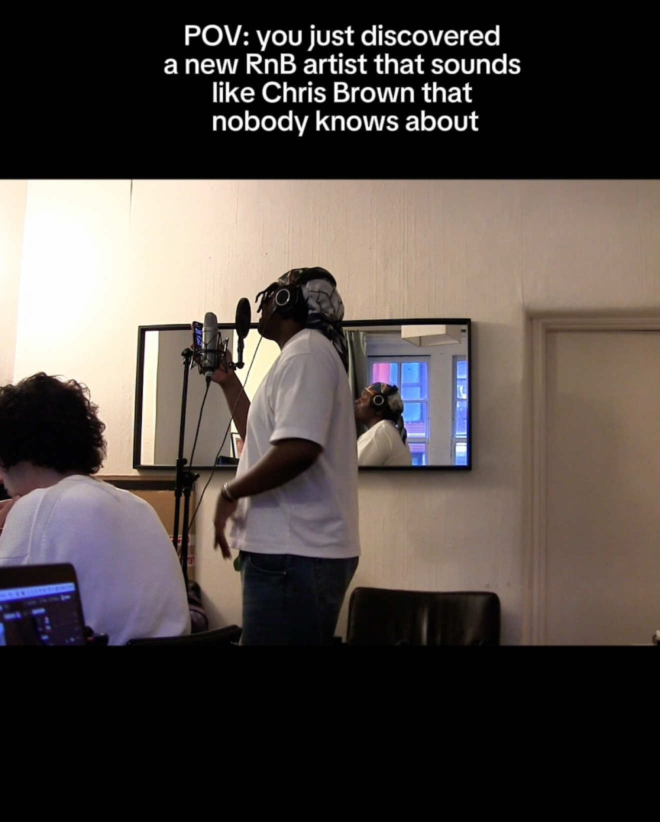 There was magic in the room for this studio session 😮‍💨 #rnb #newmusic #chrisbrown #singer 