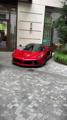 Couldn’t get enough clips #laferrari#ferrari#london#carspotting#supercar