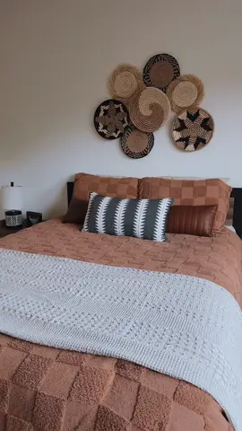 Just found the most perfect waffle blanket 😍 I got the oatmeal color in a king size! She’s gorgeoussss. 🤎 #blanket #homedecor #bohowestern #westerndecor #bedding 