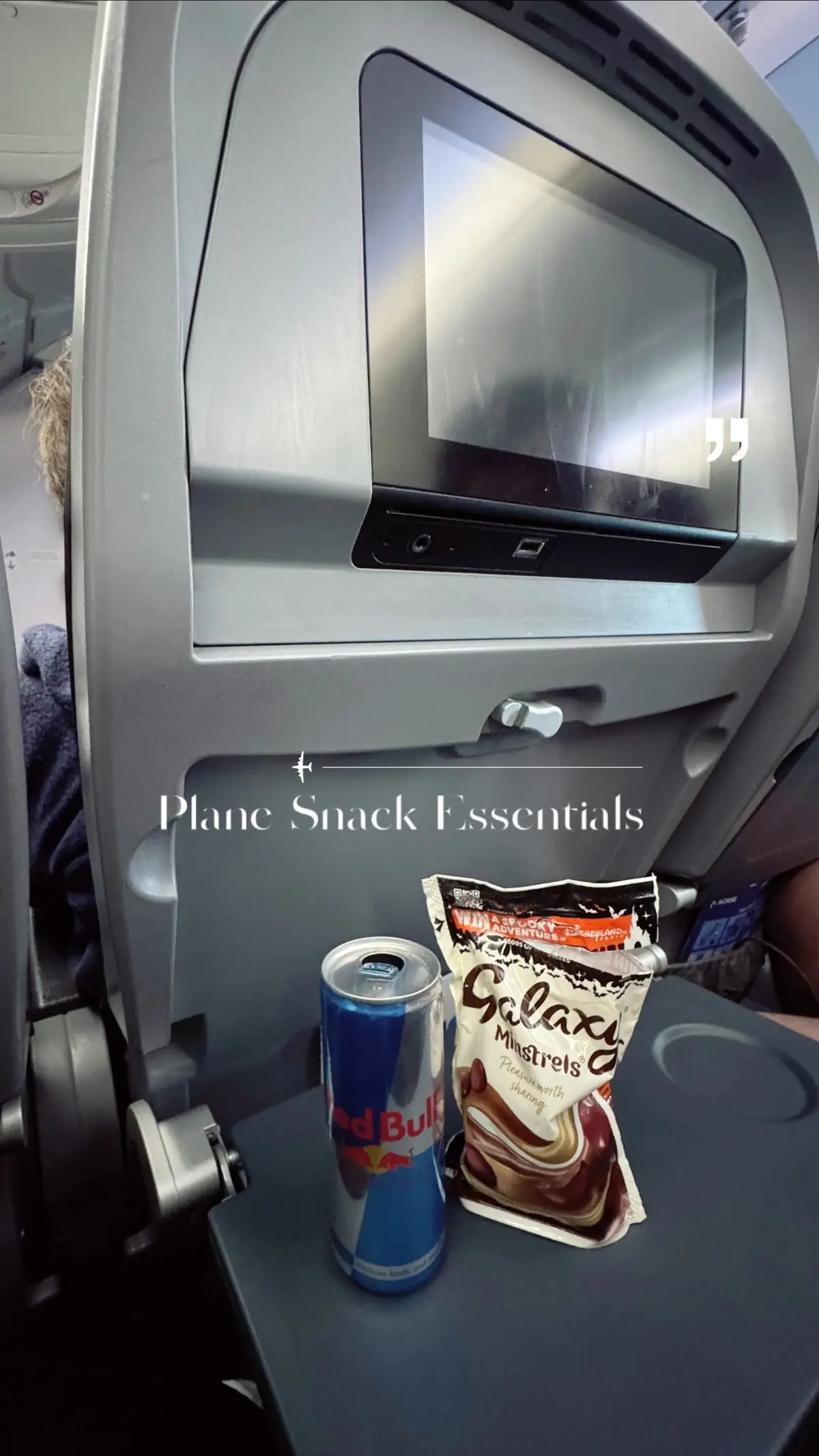 What I eat when it’s a busy day #traveltips #redbull #traveltiktok #longhaul 