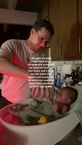 don't worry it drops to 98° within a few minutes anyways 😅 #newbornlife #newbornbath #newborntips #newbornbaby 
