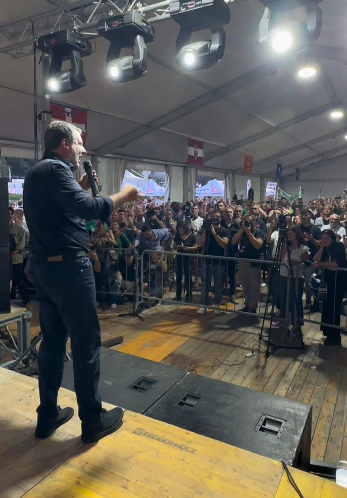 L’energia e la passione dei Giovani della Lega accende il sabato di Pontida. Insieme, a difesa dei nostri valori, liberi, forti e senza paura! Ci vediamo domani sul pratone 😊