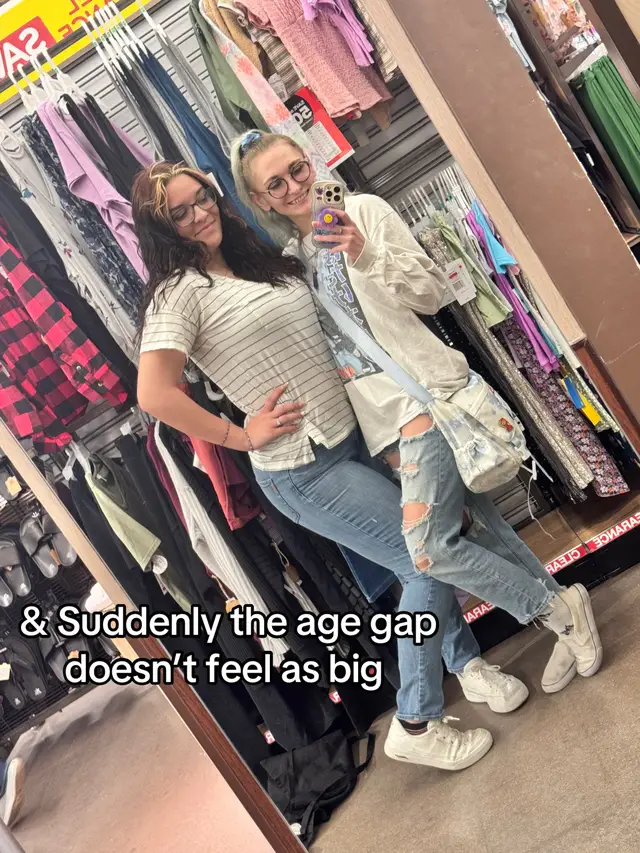 10 years apart but now closer than ever,   I love you Sam & I’ll always be your big sister ♡  #bigsister #oldestdaughter #bigsislittlesis  @Sammyy❤️ 