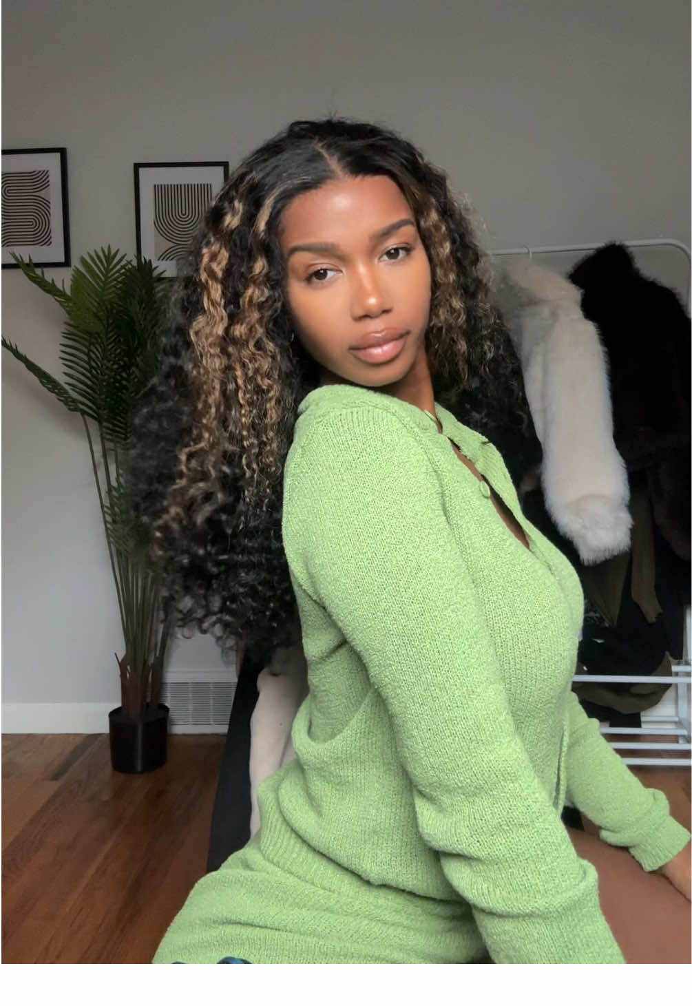 Curly hair with highlights 😍😍YUP! 1b/30 Short Kinky curly 20 inches 250% density   @bangjazzhair @BangJazzhairofficial @bangjazzhair  #curlywig #wig #highlights #1bhair #curls 