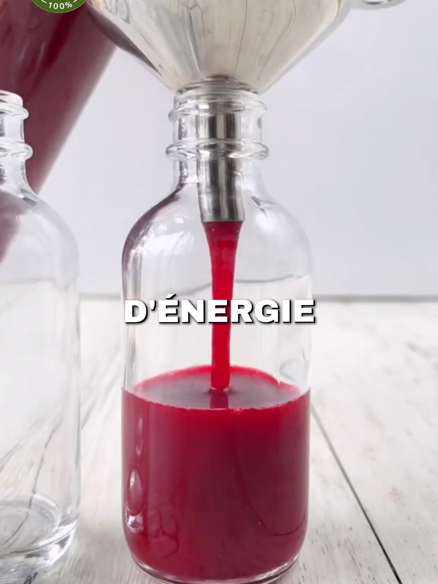 Un concentré de vitamines et d'antioxydants dans un seul verre. Prenez soin de vous avec ce jus boost immunité, à déguster bien frais. #immunite #betterave #carotte #recettenaturelle 