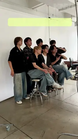 Come behind the scenes of our shoot with #TravisJapan! 🎥 Stay tuned for more... 👀 ••• #トラジャ #jpop #behindthescenes @travisjapan_capitol