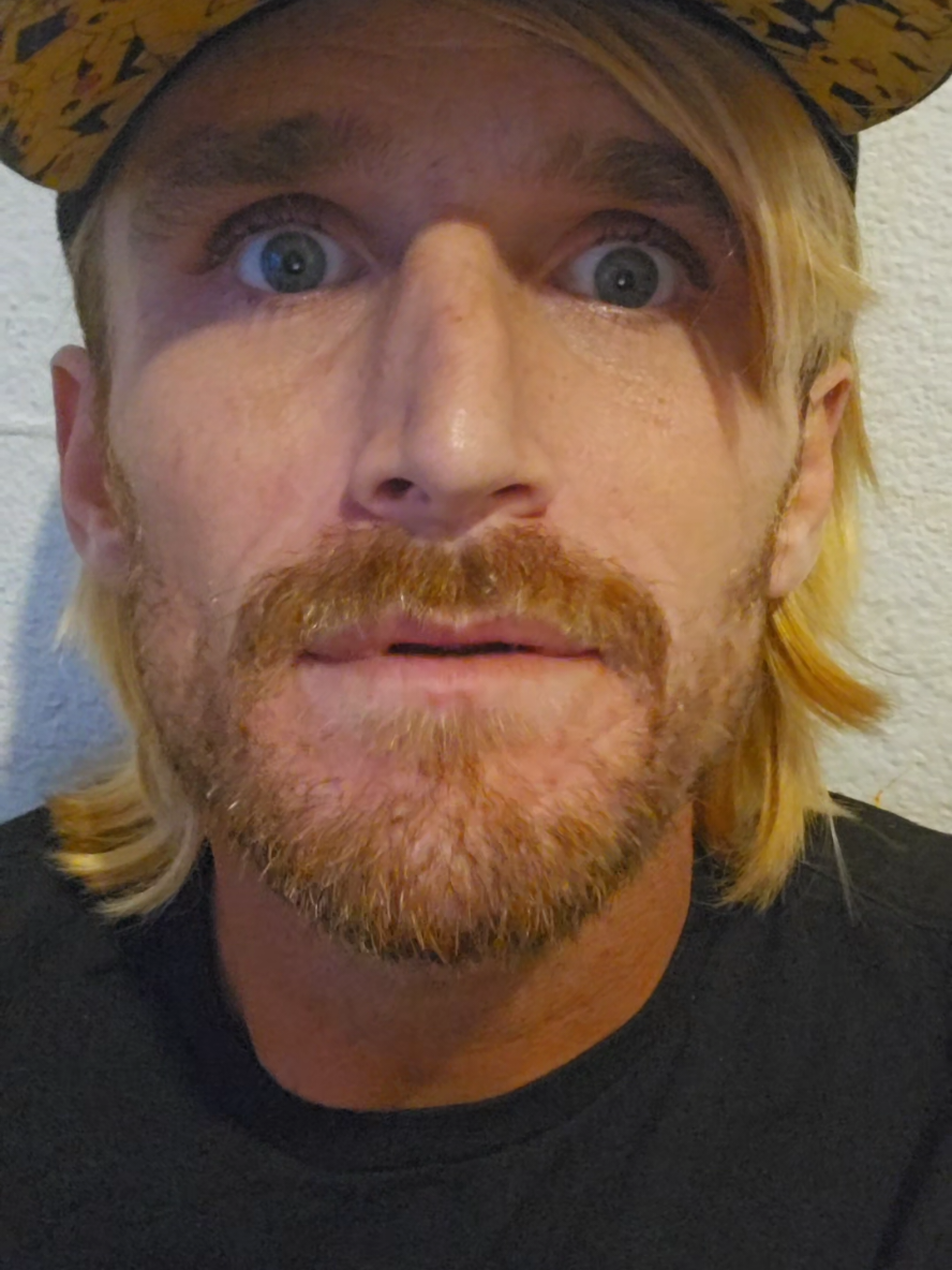 Getting a chance to Meet and Learn from legends like Matthew Lillard, Jamie Lee Curtis and to rock a Ghost Hunt with Kane Hodder #jasonvoorhees  #notloganpaul  #faceofhalloween 