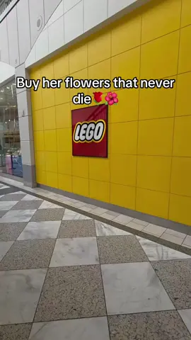 Buy her flowers that never die #lego #legotiktok #legobouquet 