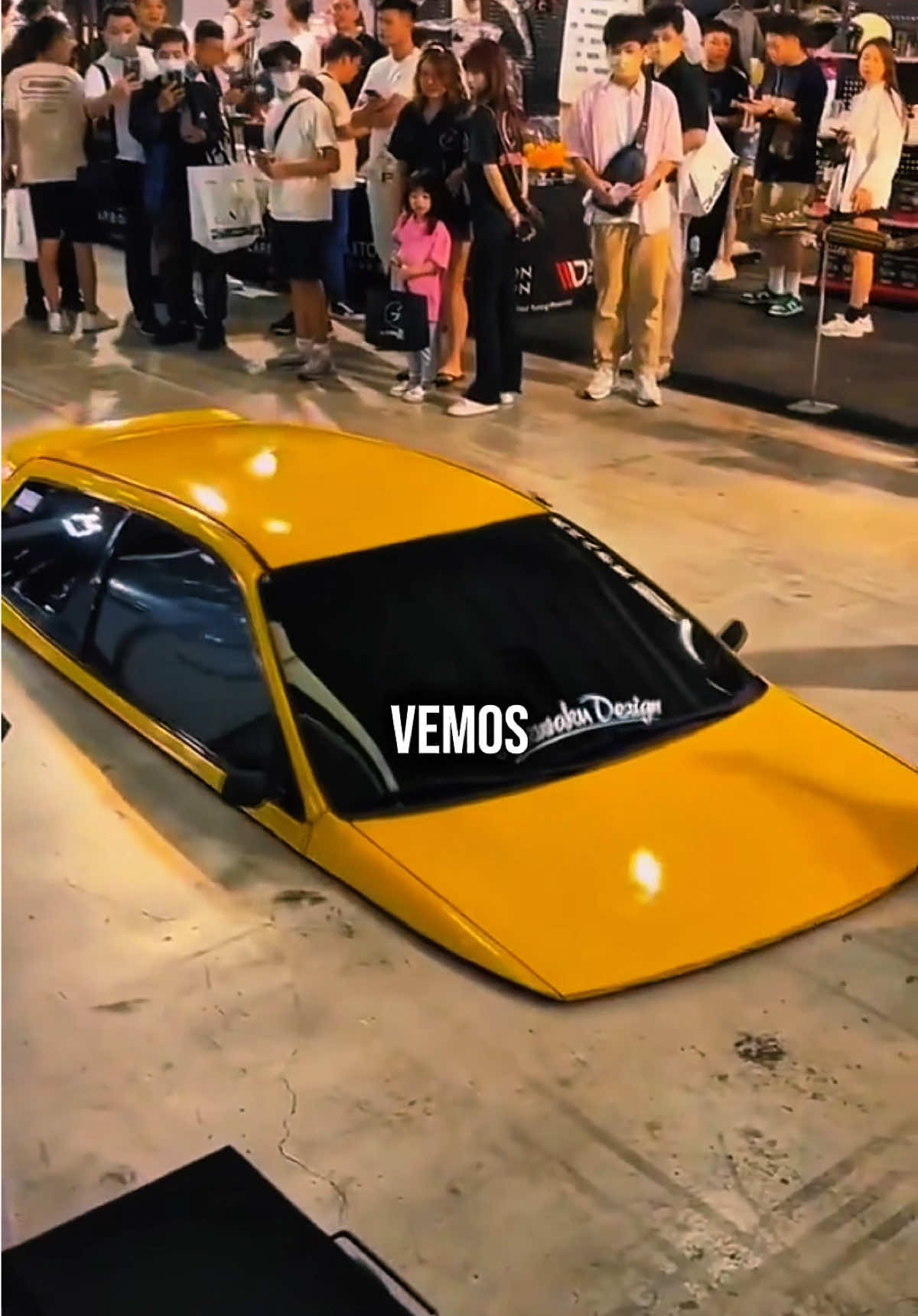 🚘✨ Autos futuristas que parecían ciencia ficción… ¡pero fueron reales! Hubo autos que parecían imposibles, salidos de una película, y aun así existieron. Desde el BMW Gina con piel flexible, hasta el Mercedes F015 que parecía una nave espacial, y el Renault Étoile Filante con turbina de avión. El futuro de los autos siempre estuvo más cerca de lo que imaginamos. #AutosFuturistas #Innovación #BMW #Mercedes #HistoriaDelAuto