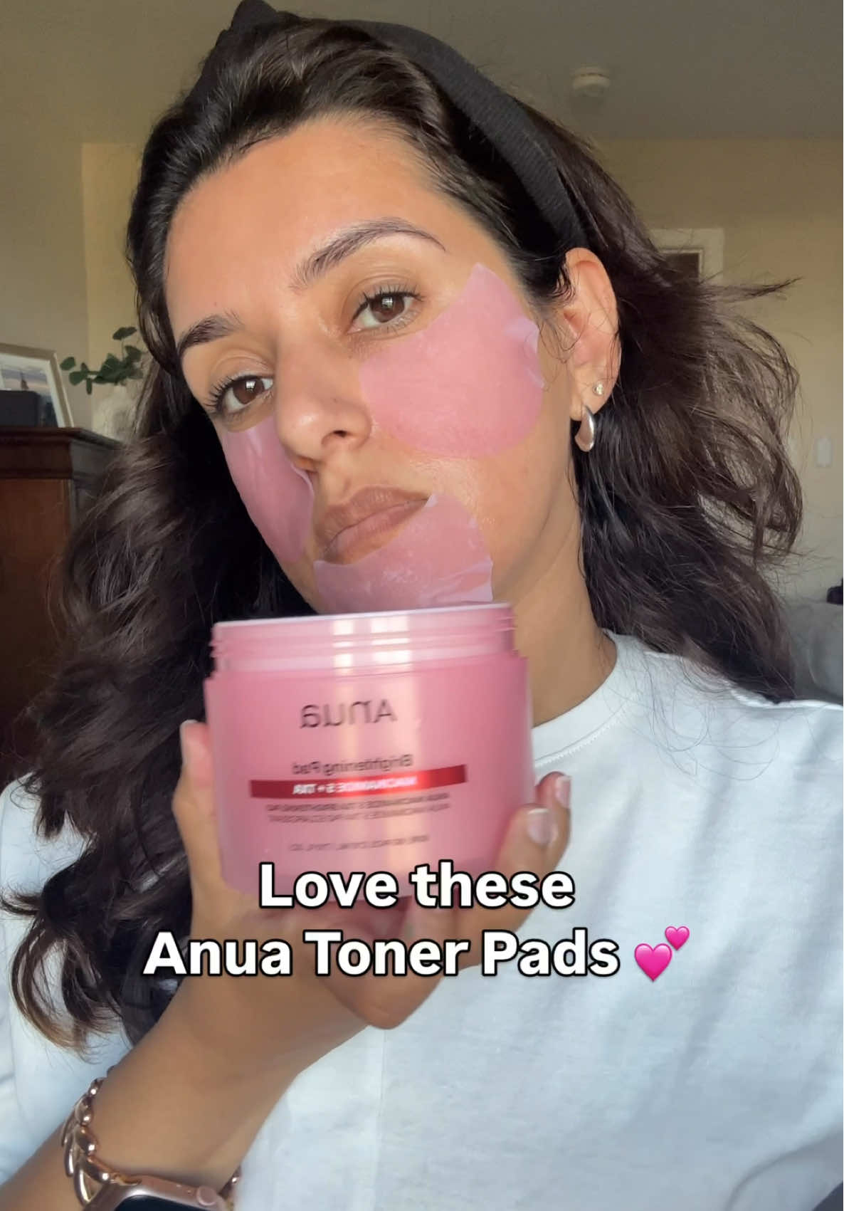 My honest first thoughts and impressions and I love the shape and saturation of these brightening toning pads! Combined with the serum I loved my results for hydrated glassy skin @Anua Store US #anua #anuasuperbrandday #allspotoneserum #anuadarkspotserum #glasskin 