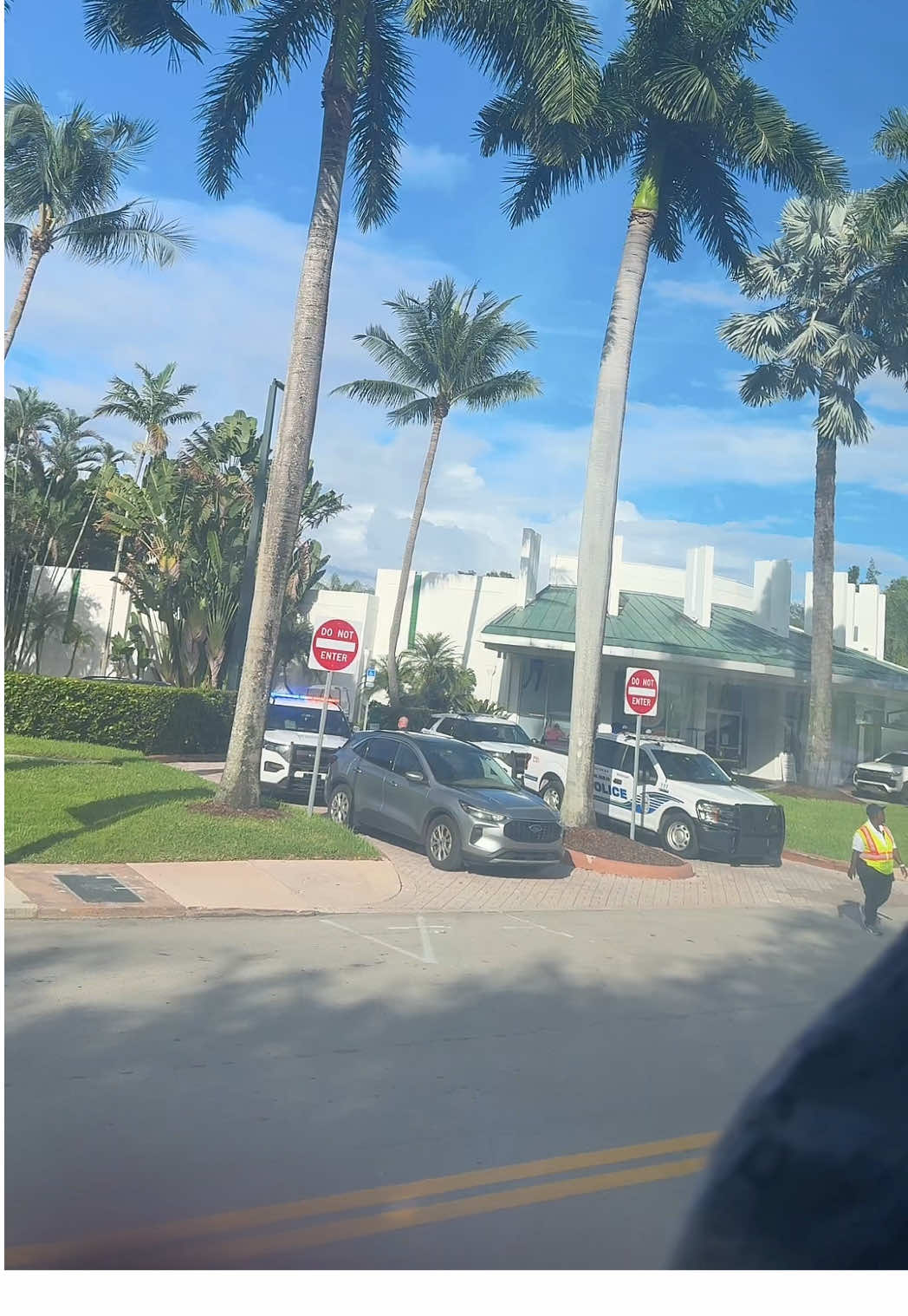 BUSSS GET US TO HARD ROCK NOWWWW