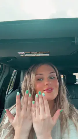 Nobody said I was any good at transitions but my nails are ready for Ireland so cutie & greeeen 💚🍀🐢