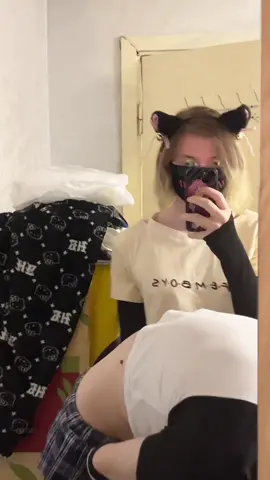 У меня вещи отбирают >~<