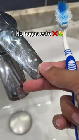 Si lees esto se lo debes a tu pareja 💖🎁 #higienebucal #cepillodedientes #malaliento Es un esterilizador de cepillos de dientes que elimina las bacterias al completo y previene el mal aliento y las caries .