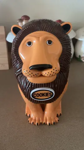 Being seeing these aroud and knew I had to get one 😂 #lioncookiejar #cookiejar #antique #fyp #getyourhandoutmycookiejar 