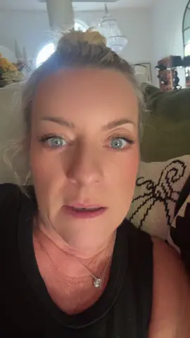 Please tell me in the comment section what is a good lip liner that will stay on all day I’ve tried so many different kinds and none of them stay on more than an hour. #MakeupTikTok #Beauty #FYP #lippie #lips 