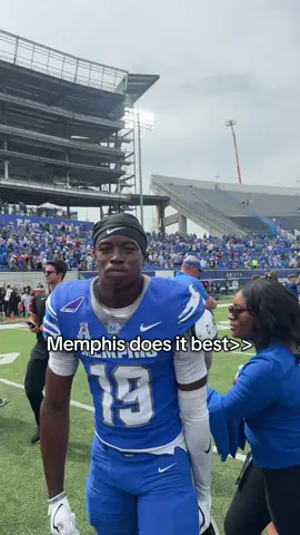 HOG TASTE GOOD 🐅 #memphis #CollegeFootball #sportsphotography #football #razorbacks 